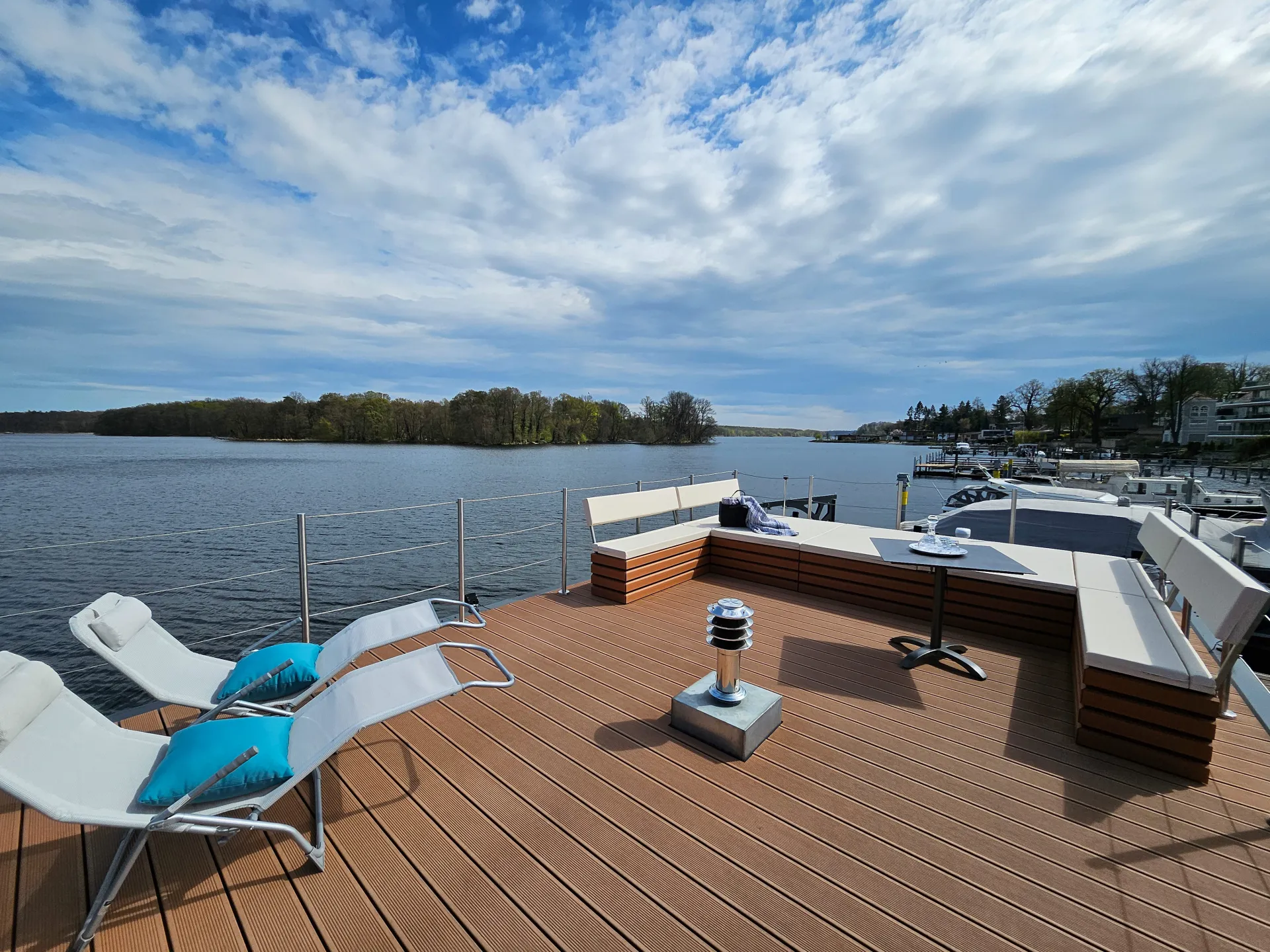 Oberdeck der Berliner Insel — Pause mit Seeblick